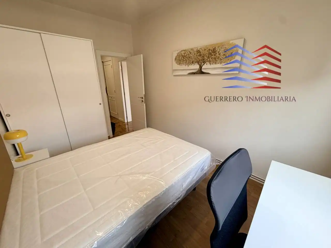 Schlafzimmer von Wohnung zur Miete in Ourense Capital  mit Heizung, Parkett und Möbliert