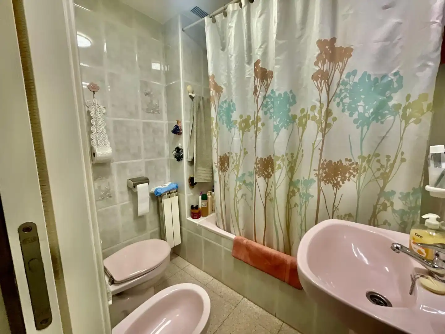 Bathroom of Flat for sale in Zaragoza  with Heating, Terrace and Storage room