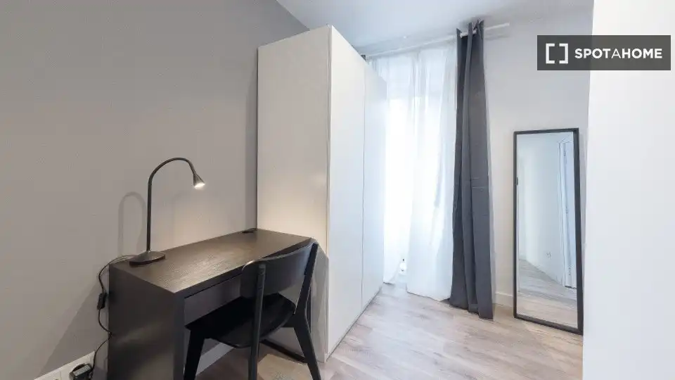 Habitación de Piso para compartir en Madrid con Aire acondicionado, Calefacción y Amueblado