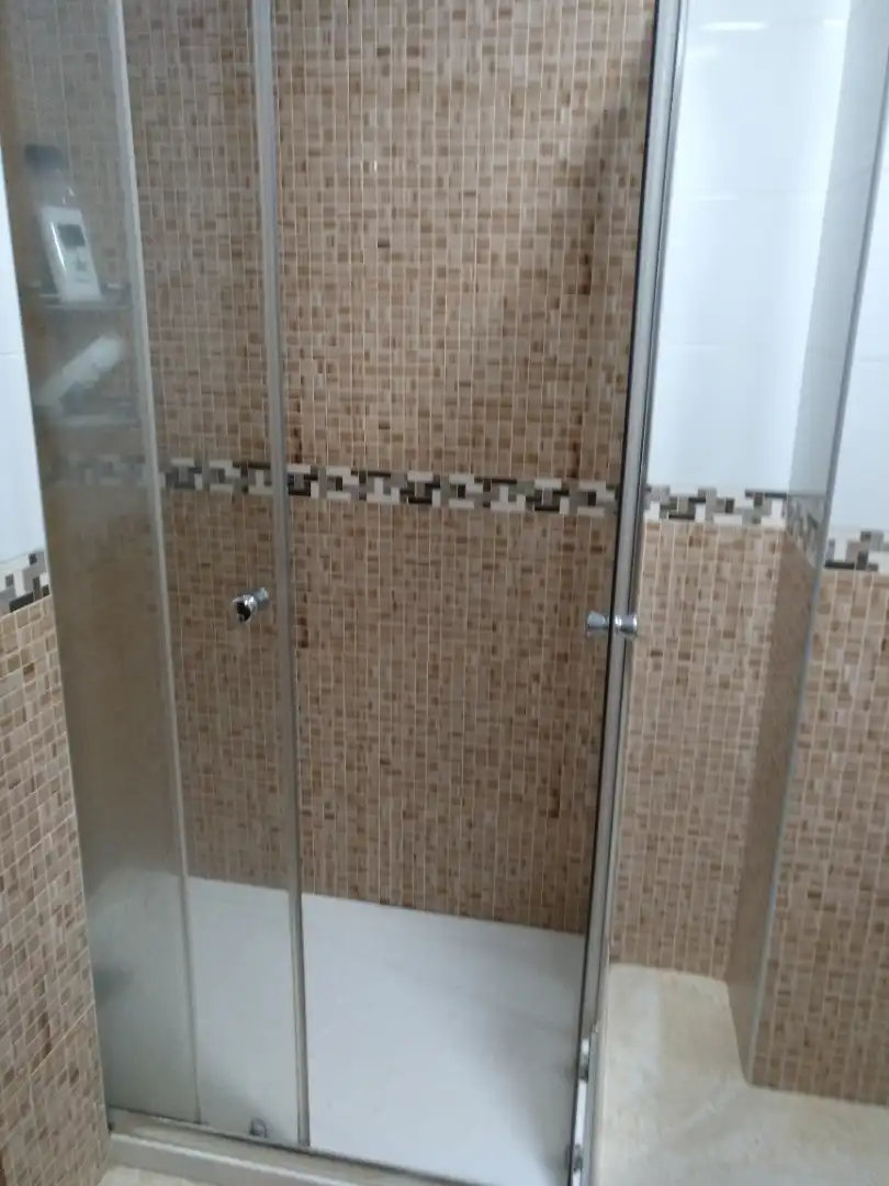 Baño de Piso de alquiler en Santiago de Compostela  con Calefacción, Parquet y Amueblado