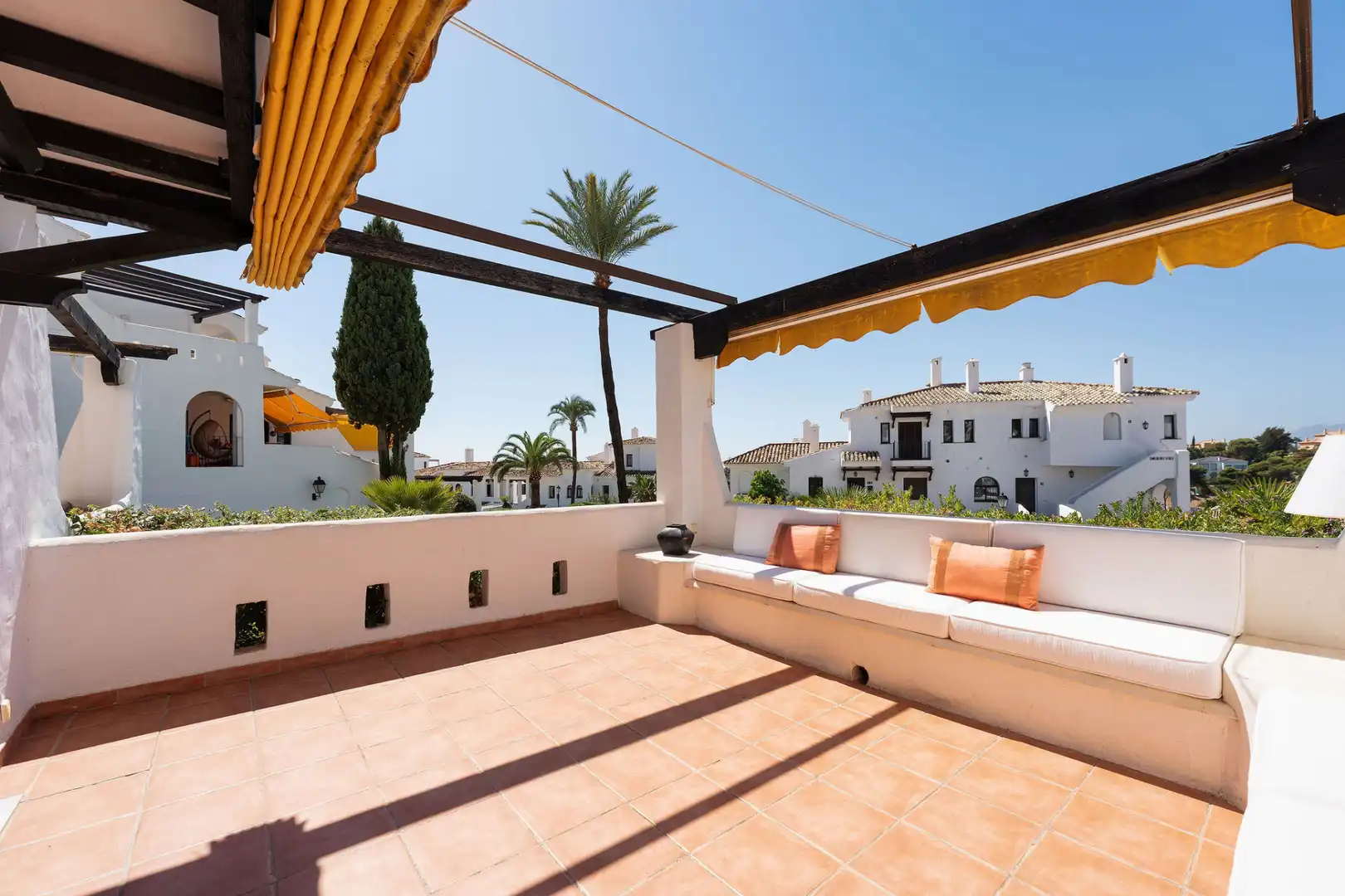 Ground floor with pool for sale in Nueva Andalucía, imagen 3