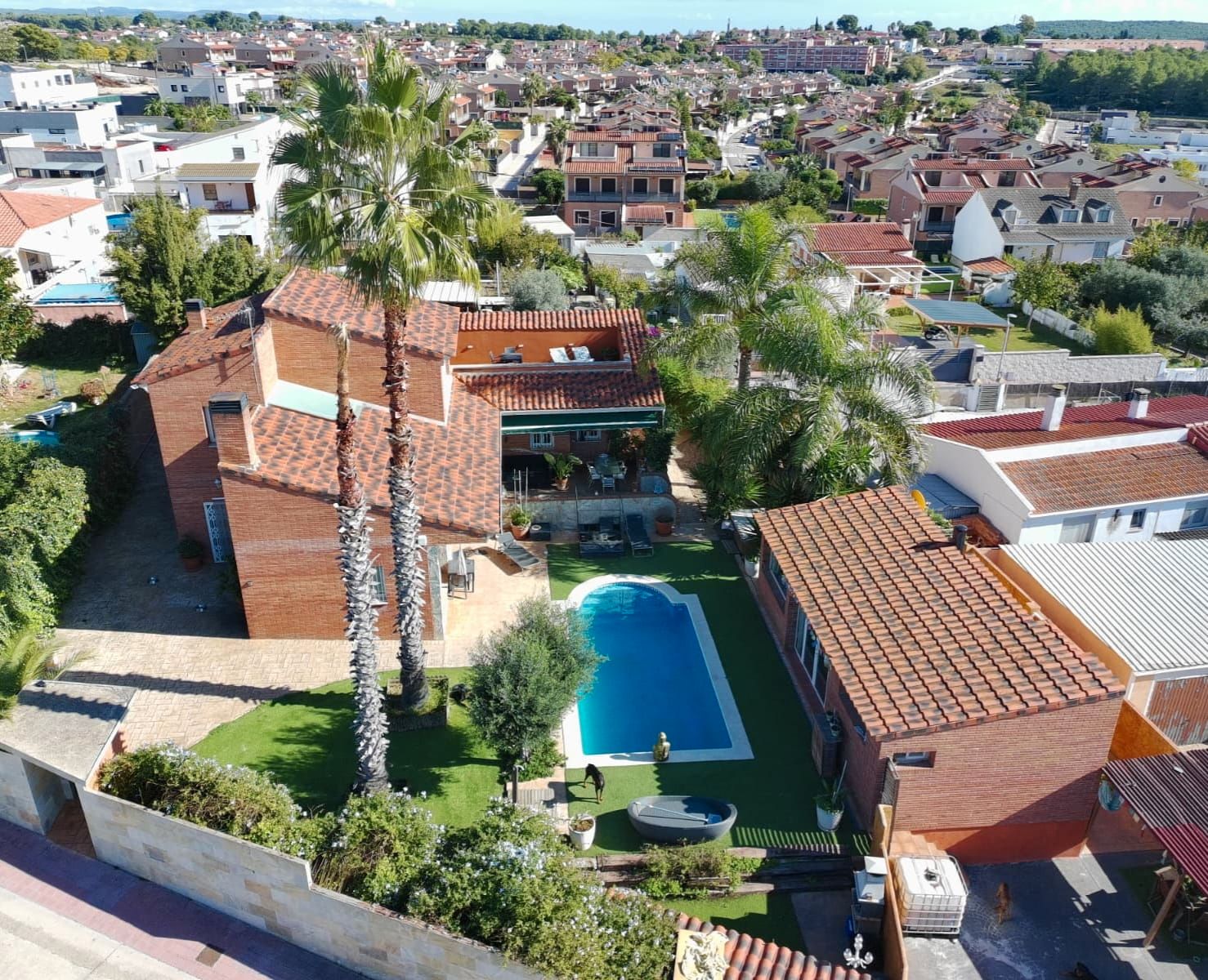 Vista exterior de Casa o xalet en venda en Els Pallaresos amb Aire condicionat, Jardí privat i Parquet