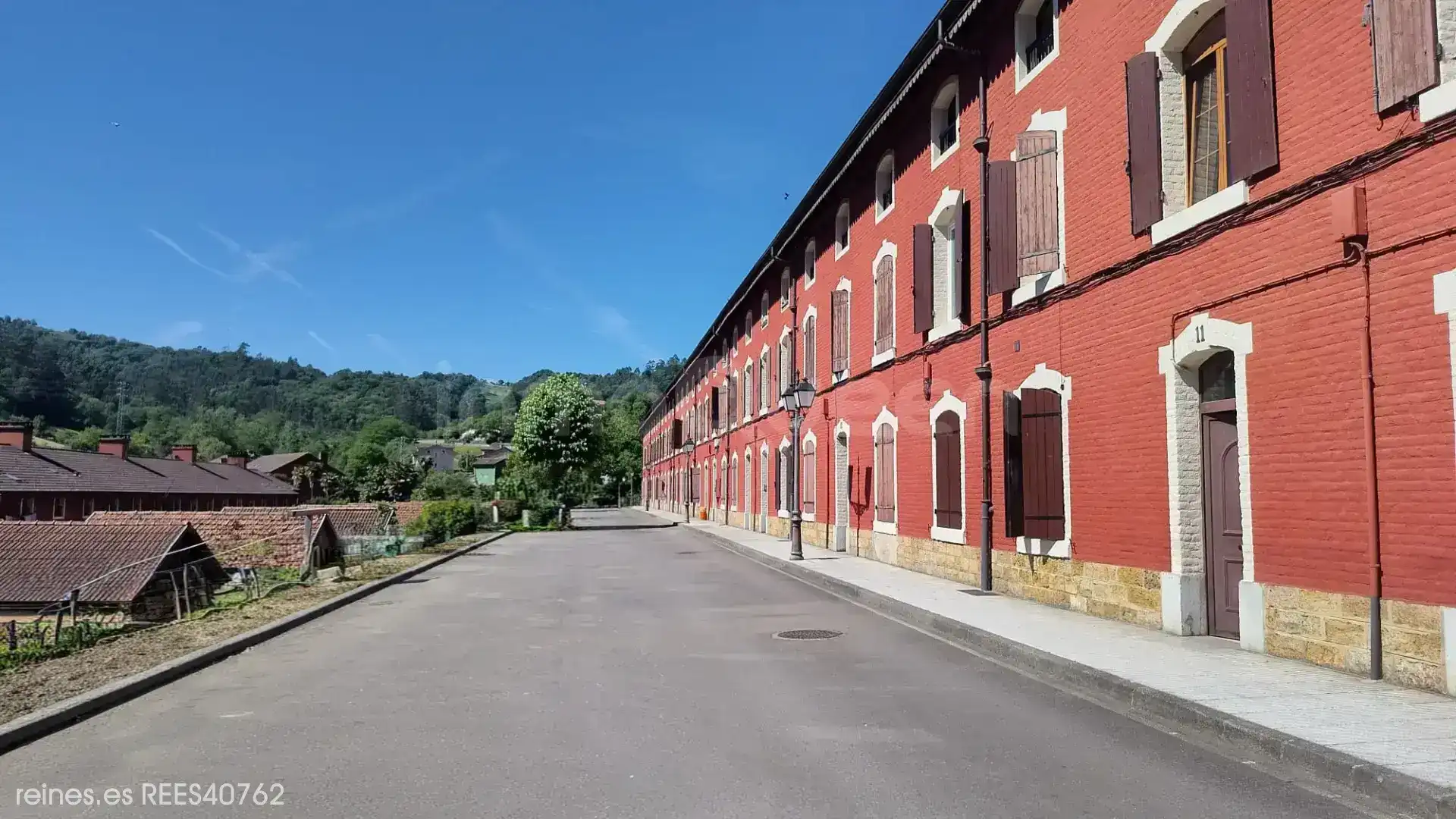 Vista exterior de Pis en venda en Siero amb Calefacció, Jardí privat i Moblat