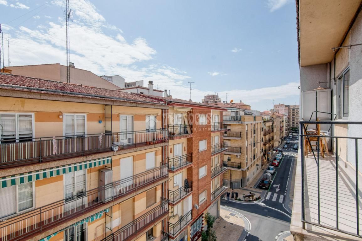 Exterior view of Flat for sale in Salamanca Capital  with Balcony