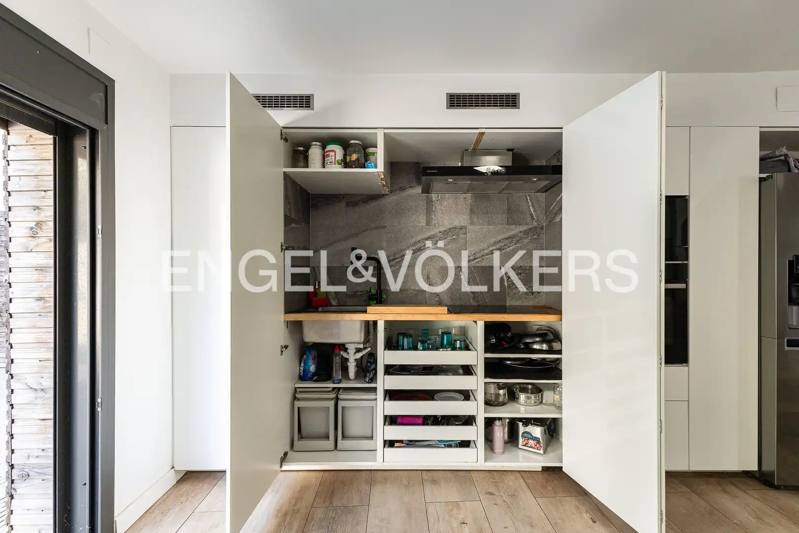 Cocina de Casa adosada en venta en Canet de Mar con Aire acondicionado, Calefacción y Jardín privado
