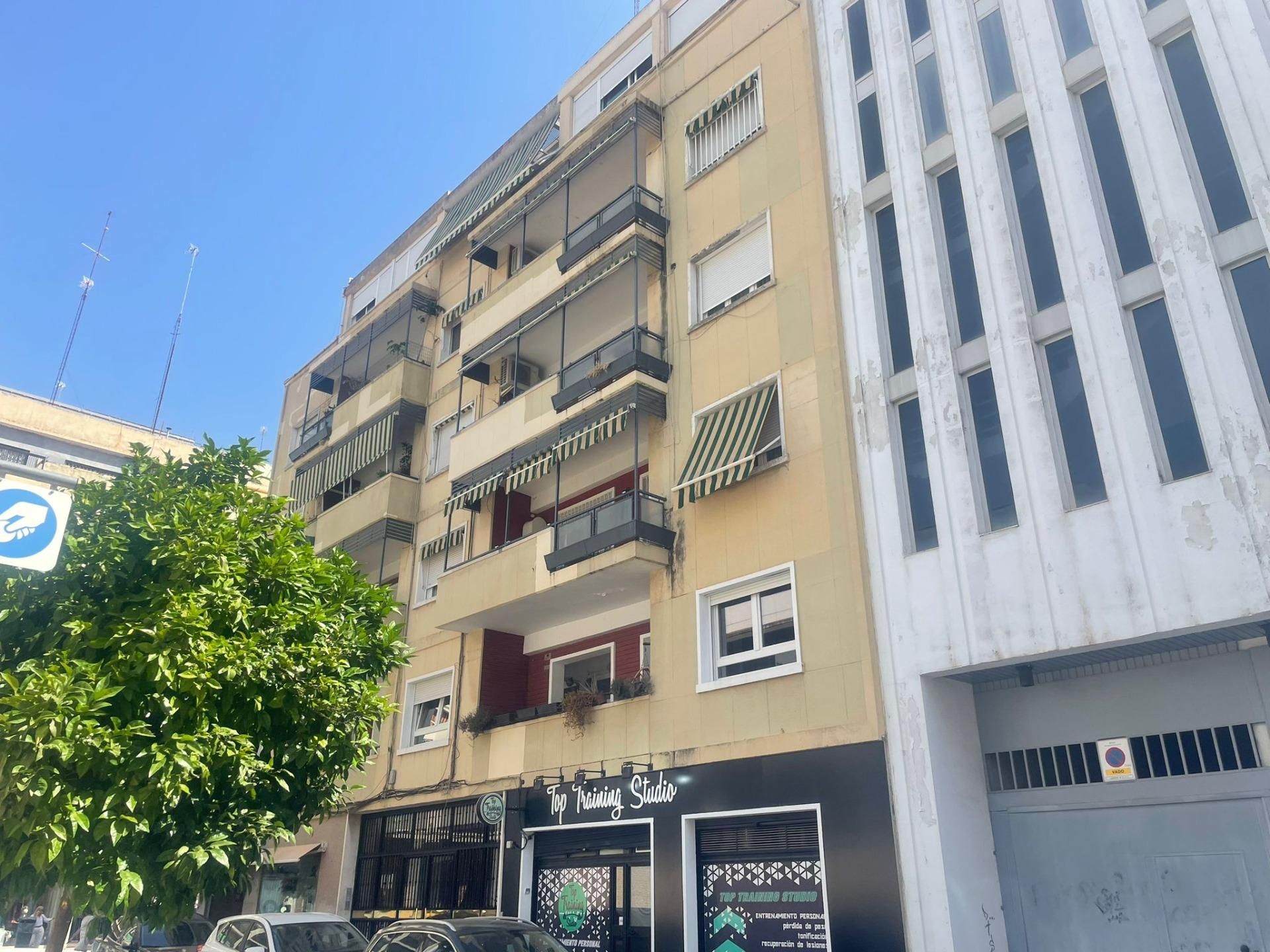Vista exterior de Pis en venda en  Sevilla Capital amb Aire condicionat, Terrassa i Balcó