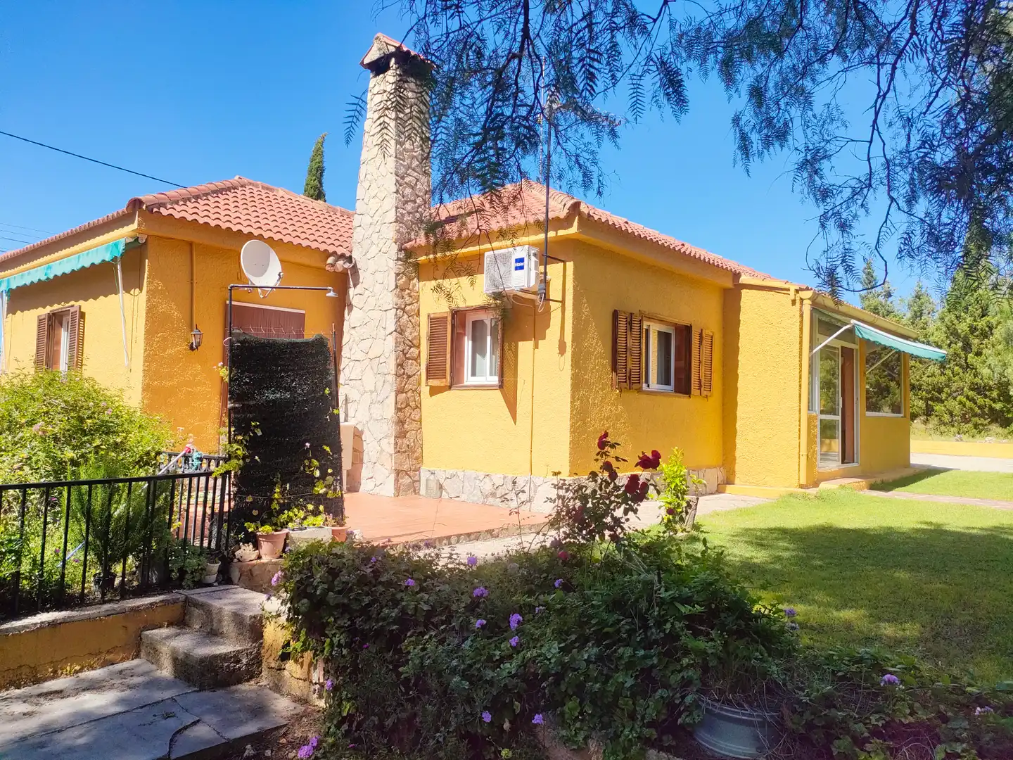 Exterior view of Houses for sale in Godelleta  with Air Conditioner, Private garden and Terrace