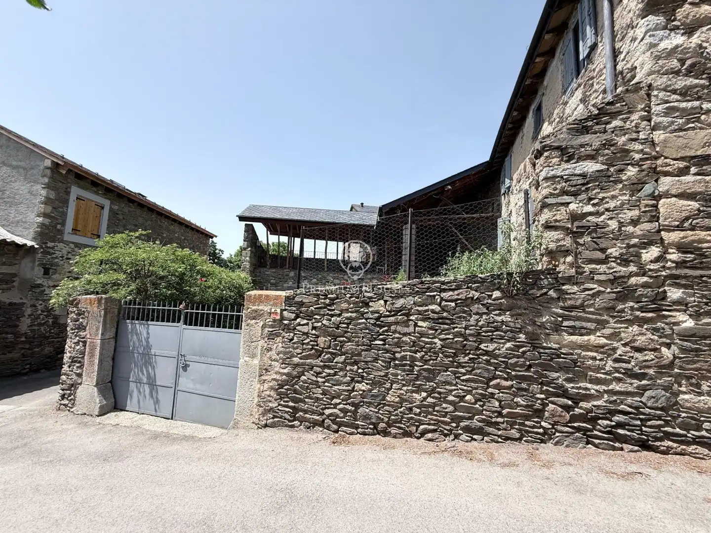 Vista exterior de Finca rústica en venda en Guils de Cerdanya amb Jardí privat i Traster