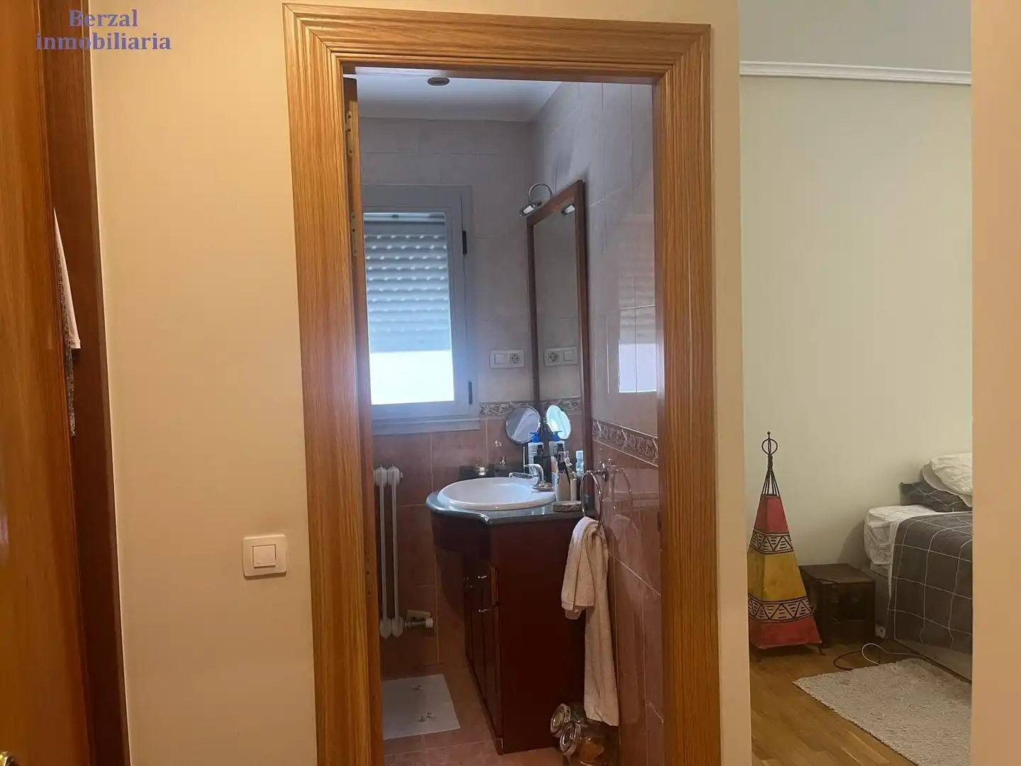 Bany de Casa adosada en venda en  Logroño amb Aire condicionat, Calefacció i Jardí privat