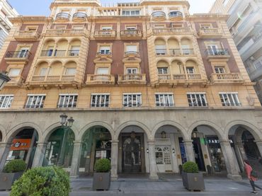 Pis amb ascensor en venda a Calle ANGEL GANIVET