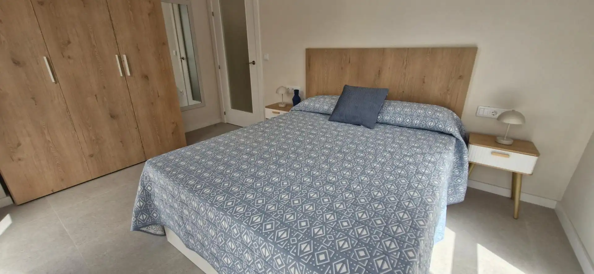 Habitación de Piso de alquiler en Elche / Elx con Aire acondicionado, Parquet y Trastero