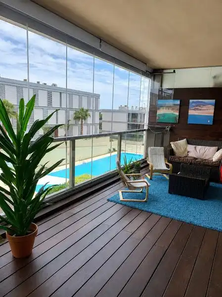 Terrasse von Wohnung zum Verkauf in Manilva mit Klimaanlage, Heizung und Privatgarten