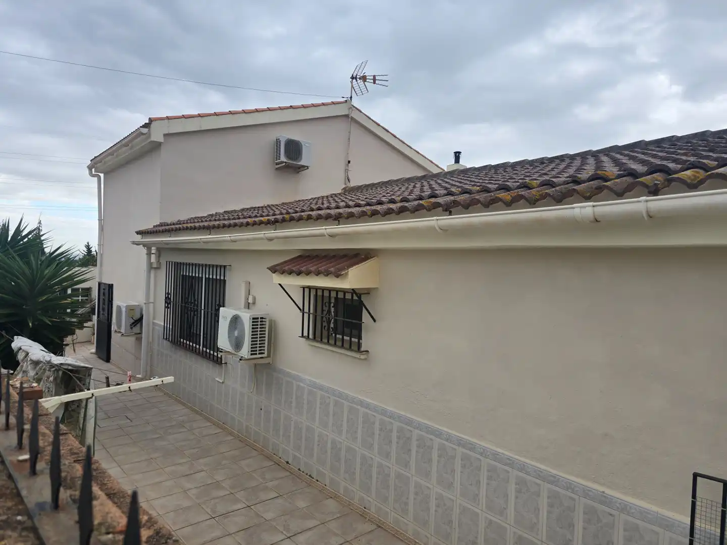 Außenansicht von Haus oder Chalet zum Verkauf in Alhaurín de la Torre mit Heizung, Privatgarten und Terrasse