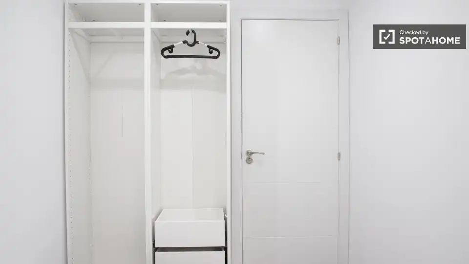 Bedroom of Flat for rent in Madrid  with Air Conditioner, Heating and Furnished
