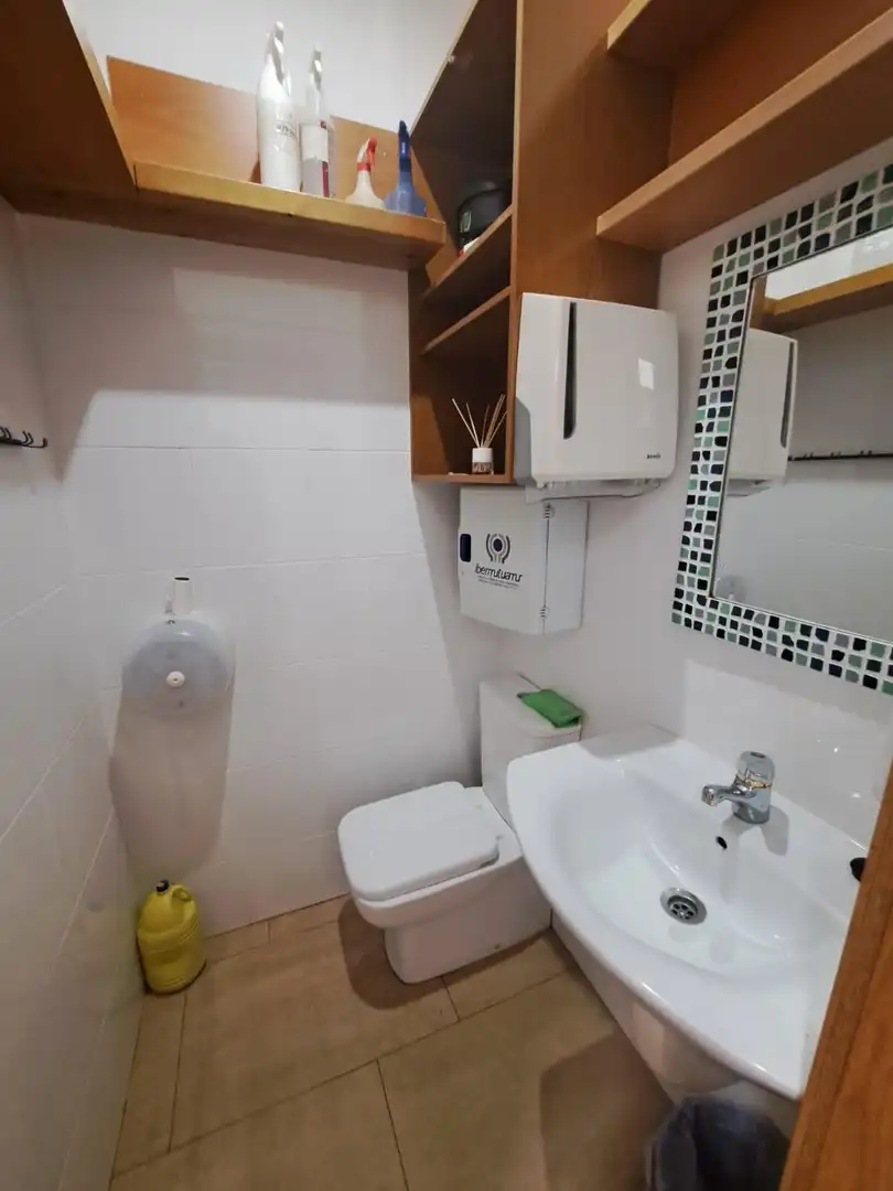 Baño de Local de alquiler en Ribeira con Amueblado