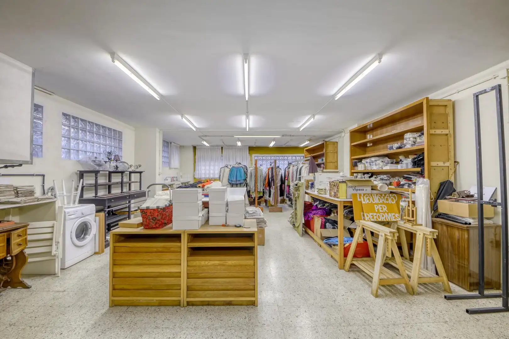 Gewerbefläche zum Verkauf in Carrer Banyuls, imagen 24