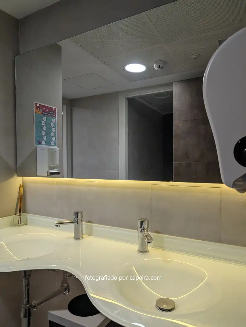 Baño de Oficina de alquiler en Barcelona con Aire acondicionado y Calefacción