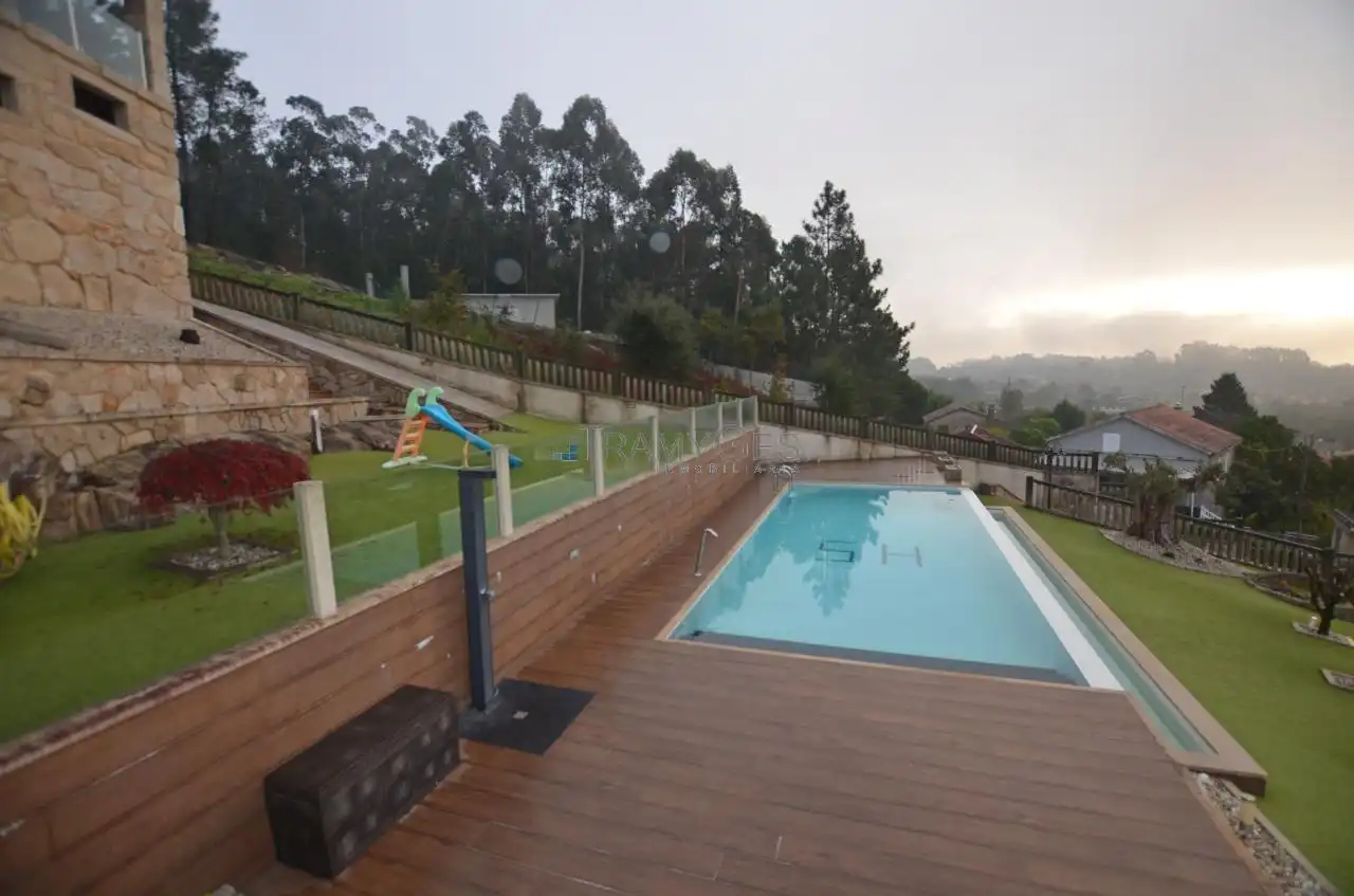 Piscina de Casa o chalet en venta en Tui con Calefacción, Jardín privado y Terraza