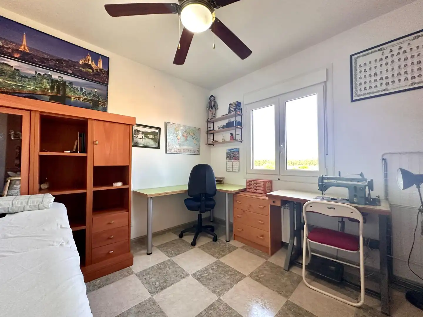 Habitación de Casa adosada en venta en Fuente Vaqueros con Aire acondicionado, Calefacción y Terraza