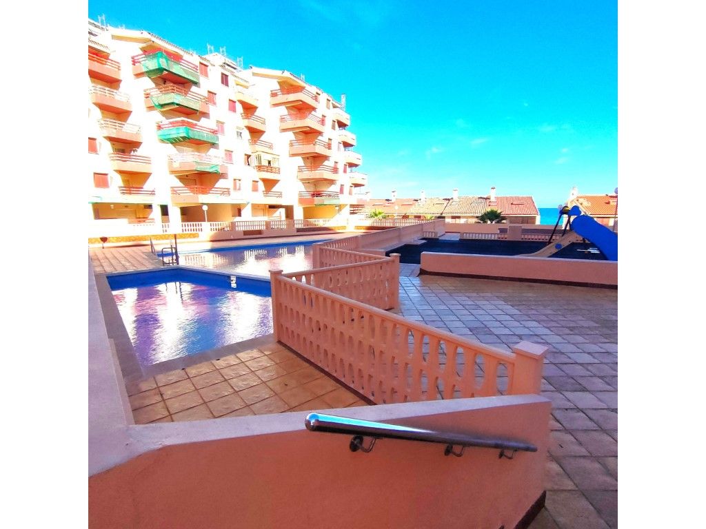 Piscina de Local en venda en La Manga del Mar Menor