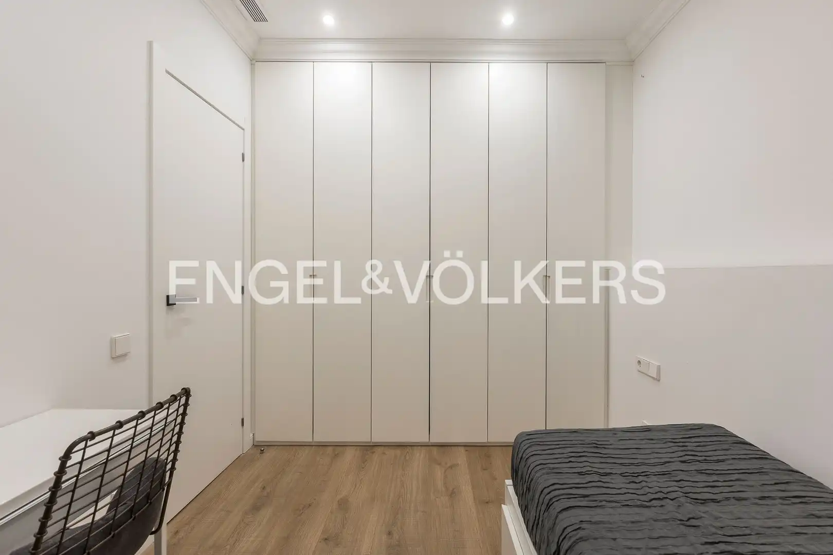 Bedroom of Flat for sale in Barcelona  with Air Conditioner, Heating and Balcony