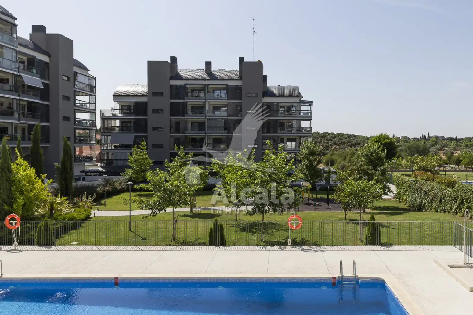 Vista exterior de Àtic en venda en Rivas-Vaciamadrid amb Aire condicionat, Calefacció i Jardí privat