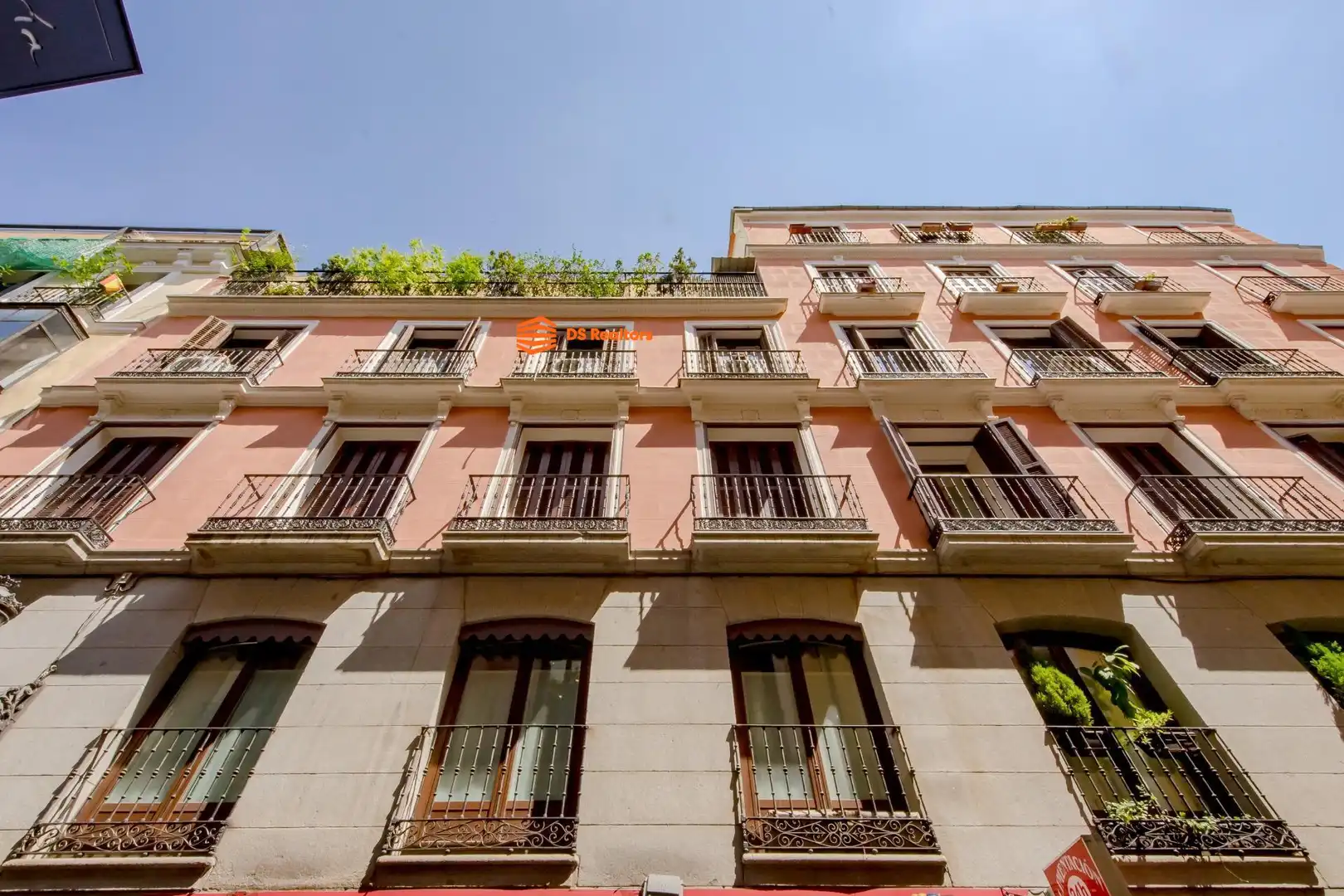 Vista exterior de Pis en venda en Madrid amb Aire condicionat, Calefacció i Balcó