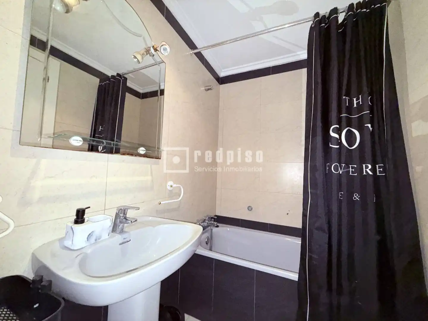 Bathroom of Flat for sale in Valencia  with Air Conditioner and Terrace