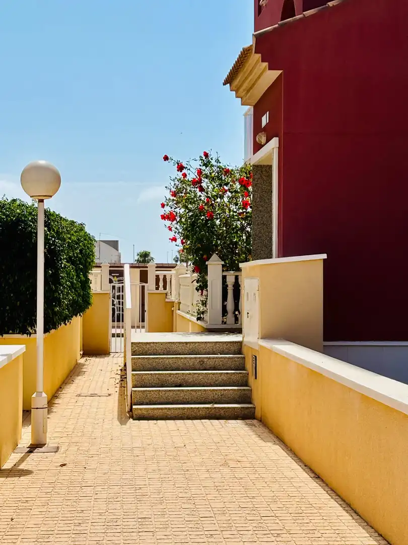Exterior view of Ground floor for rent in Los Alcázares  with Air Conditioner, Terrace and Furnished