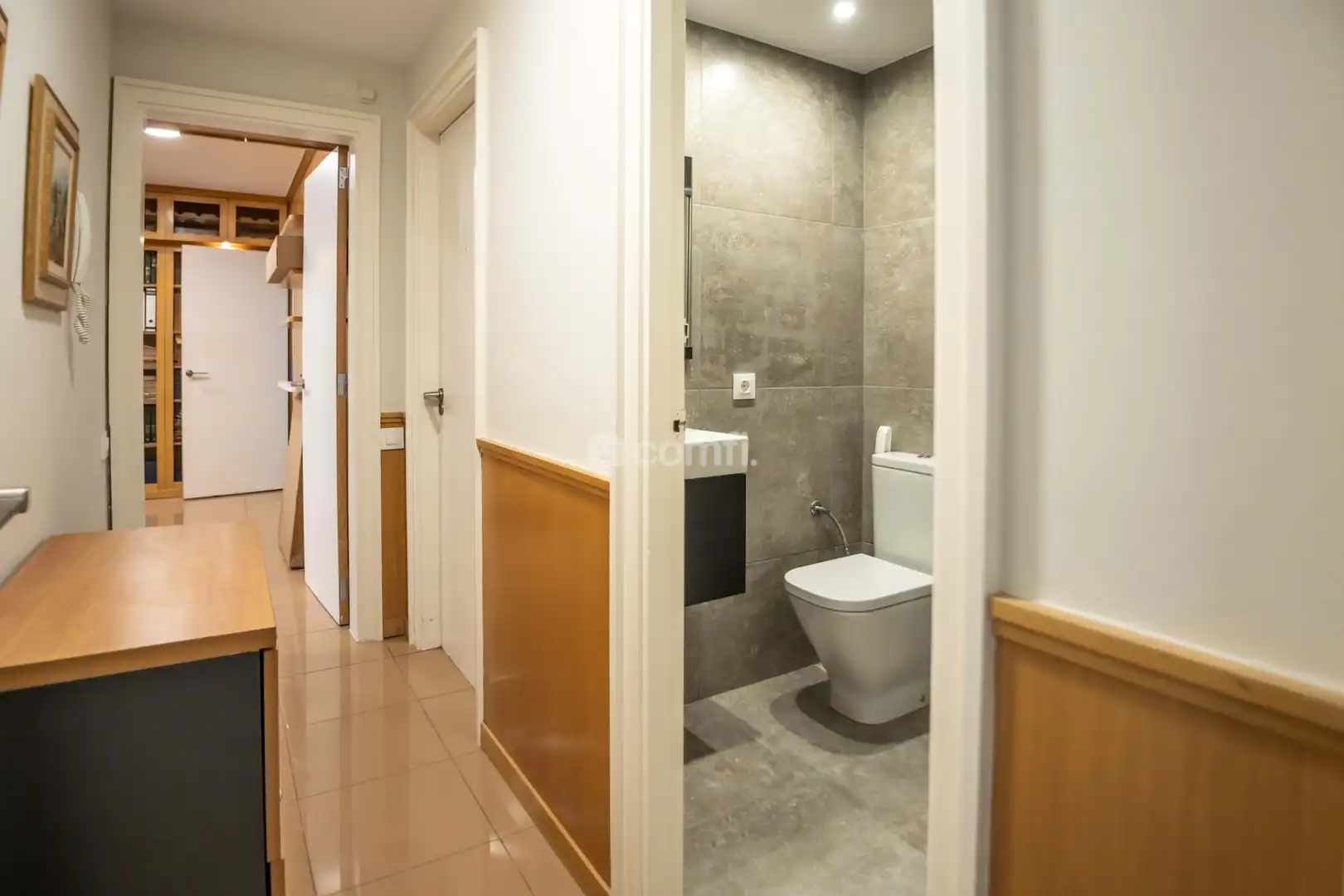 Badezimmer von Wohnung zum Verkauf in Barcelona mit Klimaanlage, Heizung und Terrasse