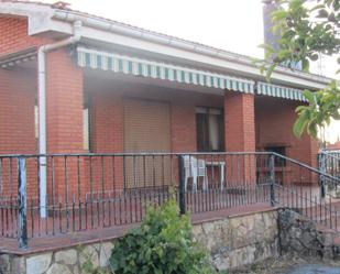 Vista exterior de Casa o xalet en venda en Villalmanzo amb Calefacció, Jardí privat i Terrassa