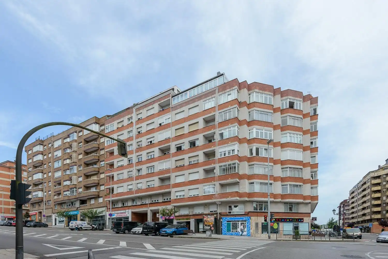 Vista exterior de Piso en venta en Oviedo  con Calefacción, Amueblado y Balcón