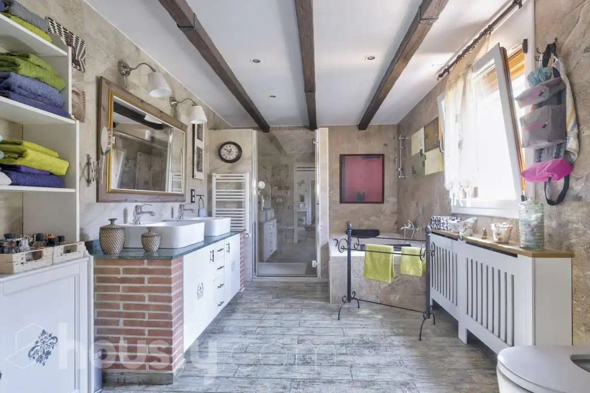 Casa con piscina en venta en Carrer dels Avellaners ., imagen 10
