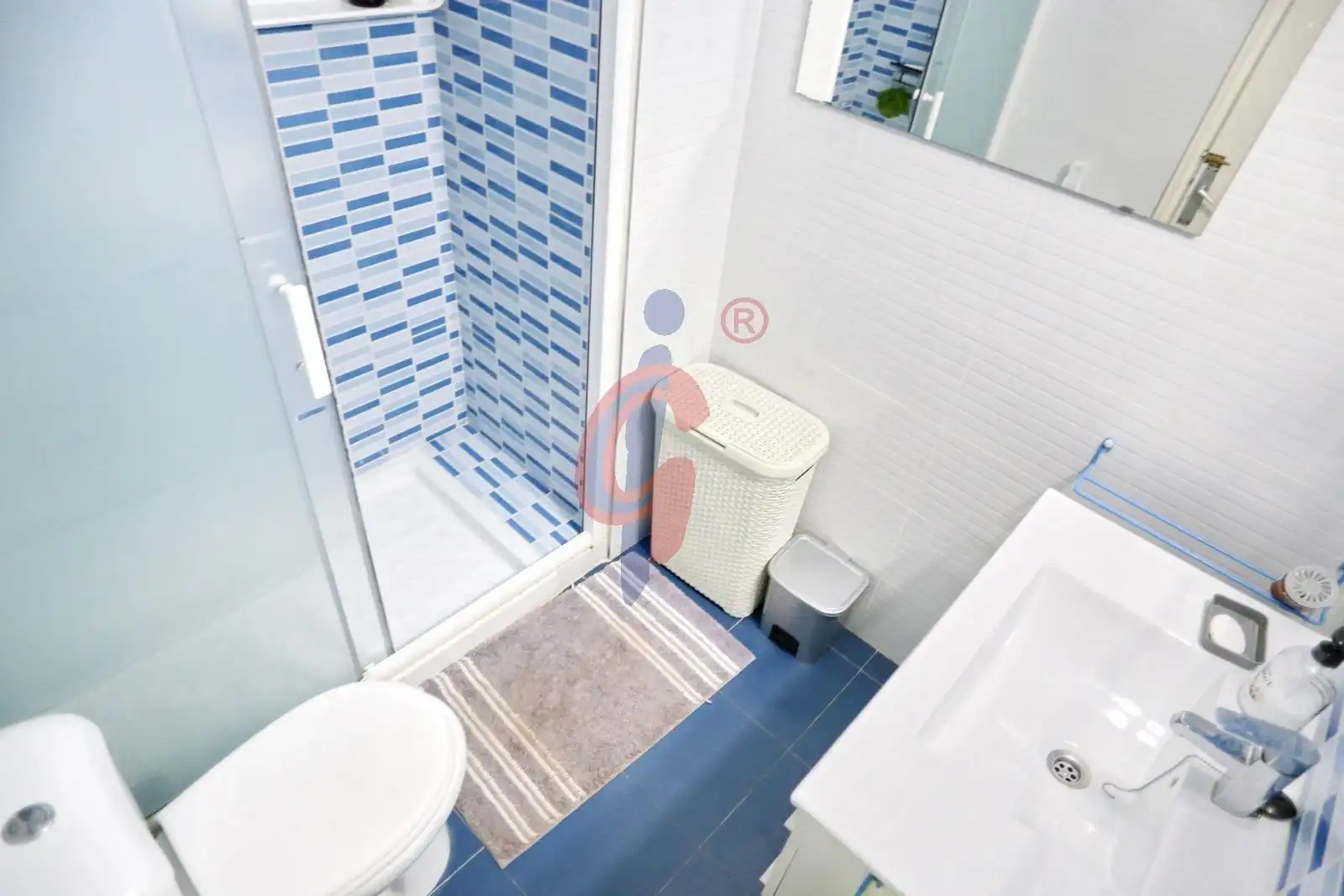 Bathroom of Flat for sale in Guardamar del Segura  with Air Conditioner, Heating and Terrace