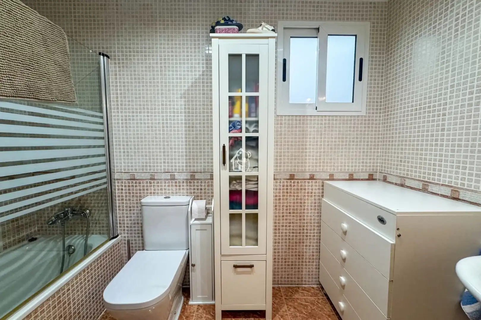 Baño de Apartamento en venta en Elche / Elx con Aire acondicionado, Terraza y Amueblado