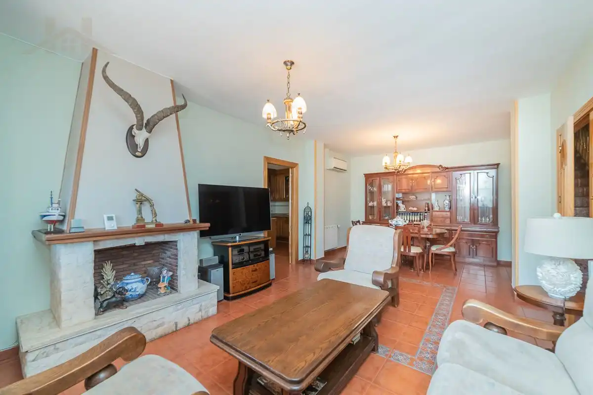 Sala d'estar de Casa o xalet en venda en Griñón amb Aire condicionat, Jardí privat i Traster