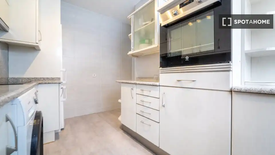 Kitchen of Flat for share in Madrid  with Air Conditioner, Terrace and Furnished