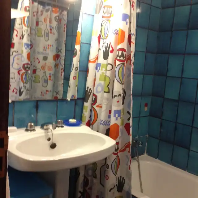 Bany de Apartament de lloguer en Oviedo  amb Calefacció, Parquet i Moblat