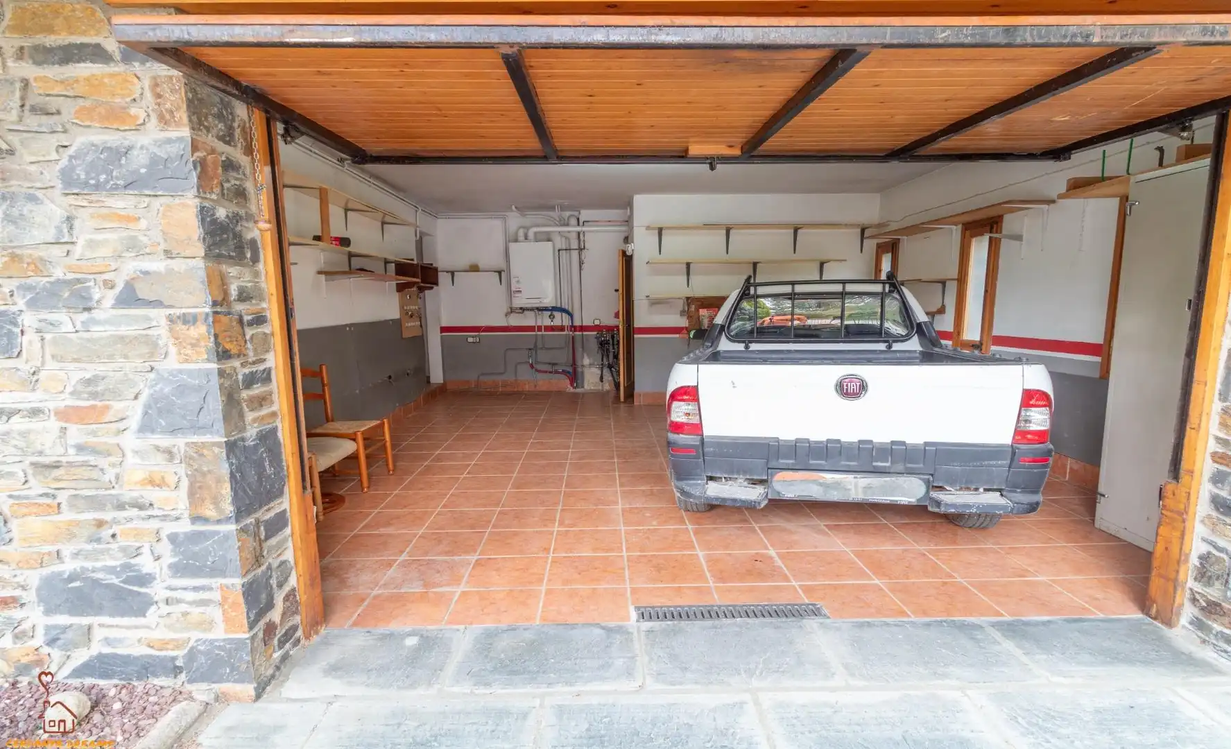 Aparcament de Casa o xalet en venda en Llívia amb Calefacció, Jardí privat i Parquet