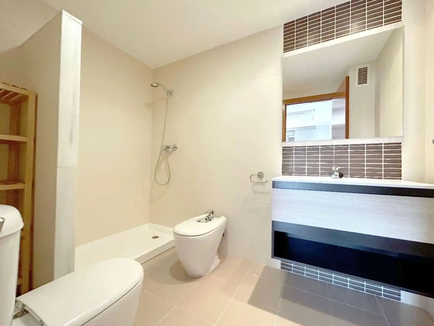 Baño de Piso de alquiler en Emperador con Aire acondicionado, Calefacción y Trastero