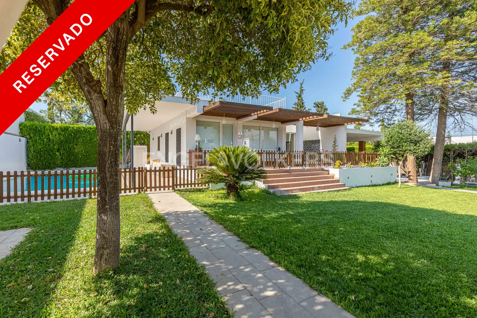 Garden of Houses for sale in Tomares  with Air Conditioner, Heating and Private garden