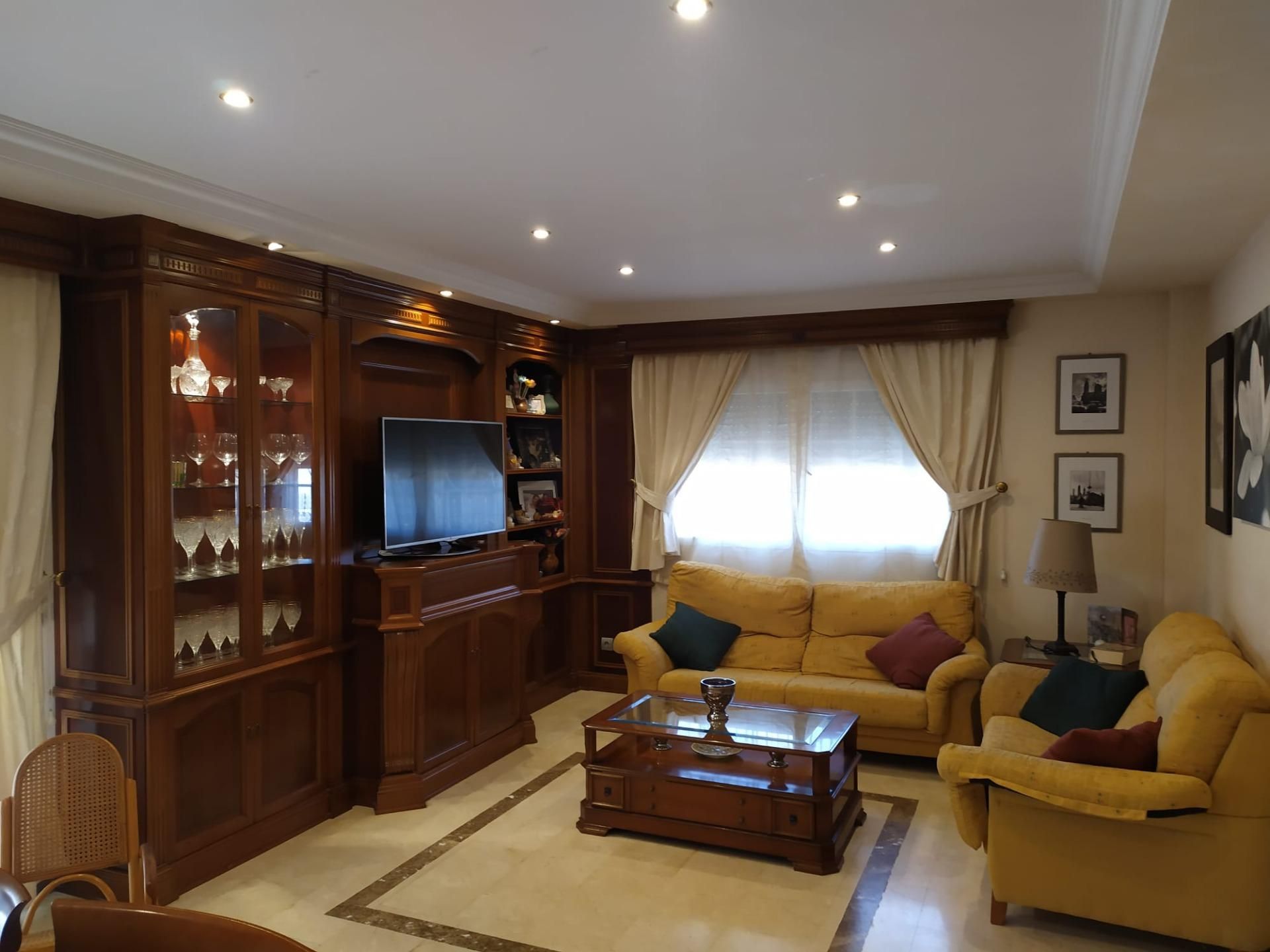 Sala d'estar de Casa o xalet en venda en San Vicente del Raspeig / Sant Vicent del Raspeig amb Aire condicionat, Jardí privat i Parquet