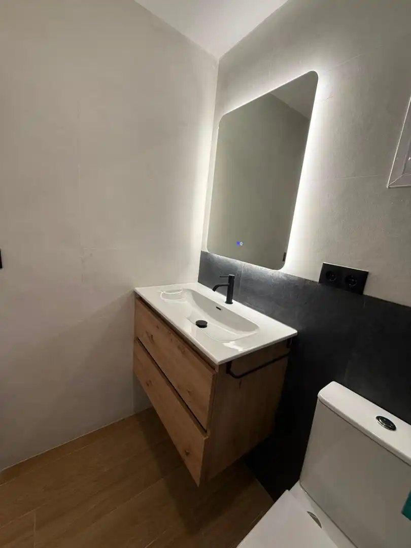 Badezimmer von Wohnung zur Miete in Linares mit Klimaanlage und Heizung