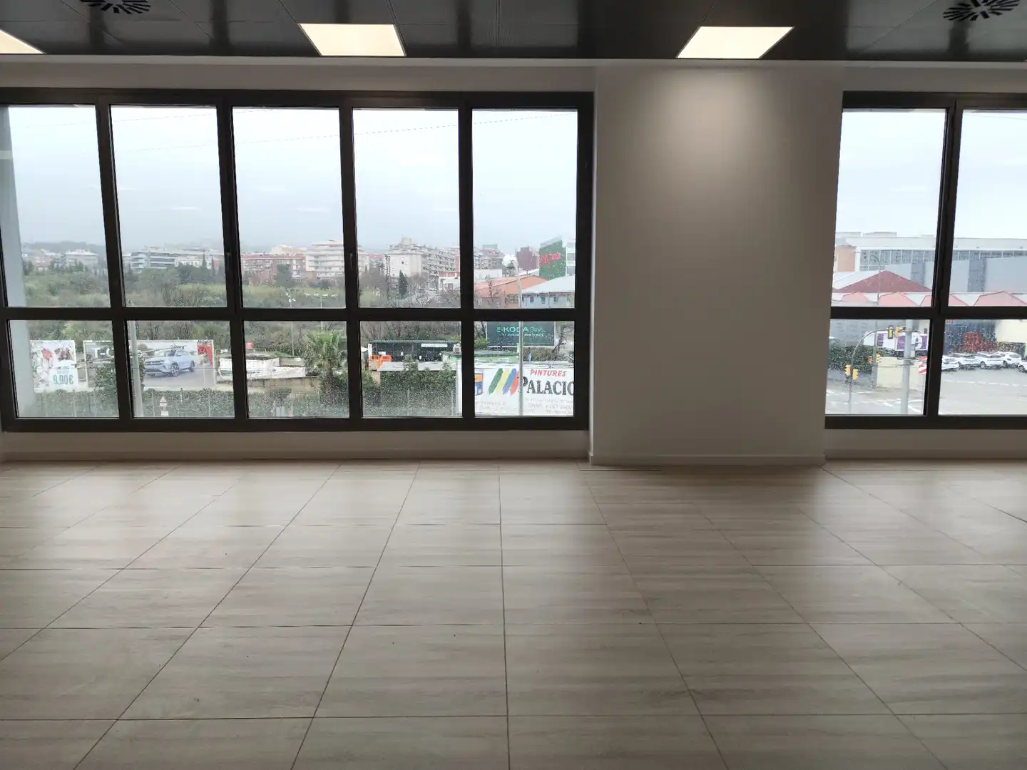 Oficina de alquiler en Avinguda de Barcelona, Les Planes