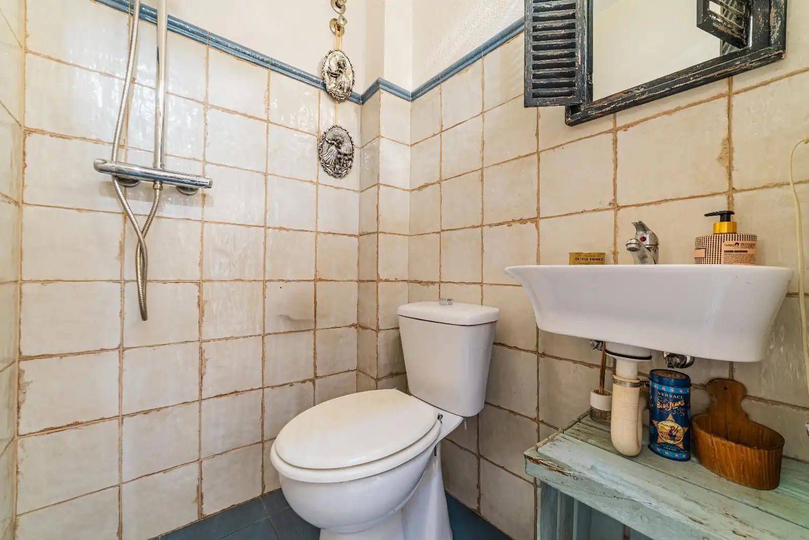 Bathroom of Houses for sale in Nucli Urbà 