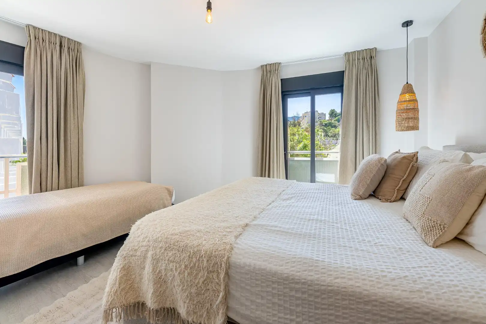 Habitación de Apartamento en venta en Torremolinos con Aire acondicionado, Calefacción y Terraza