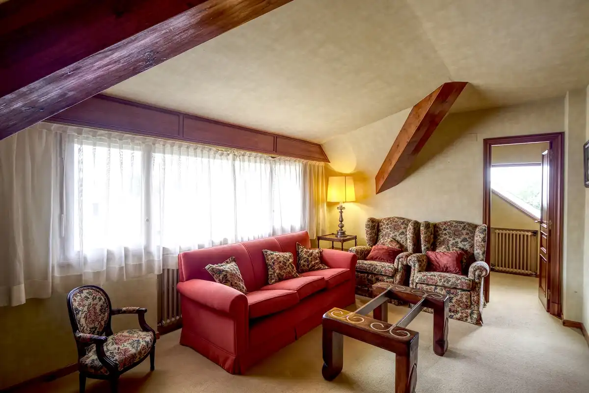 Sala d'estar de Casa o xalet en venda en Sada (A Coruña) amb Calefacció, Jardí privat i Parquet
