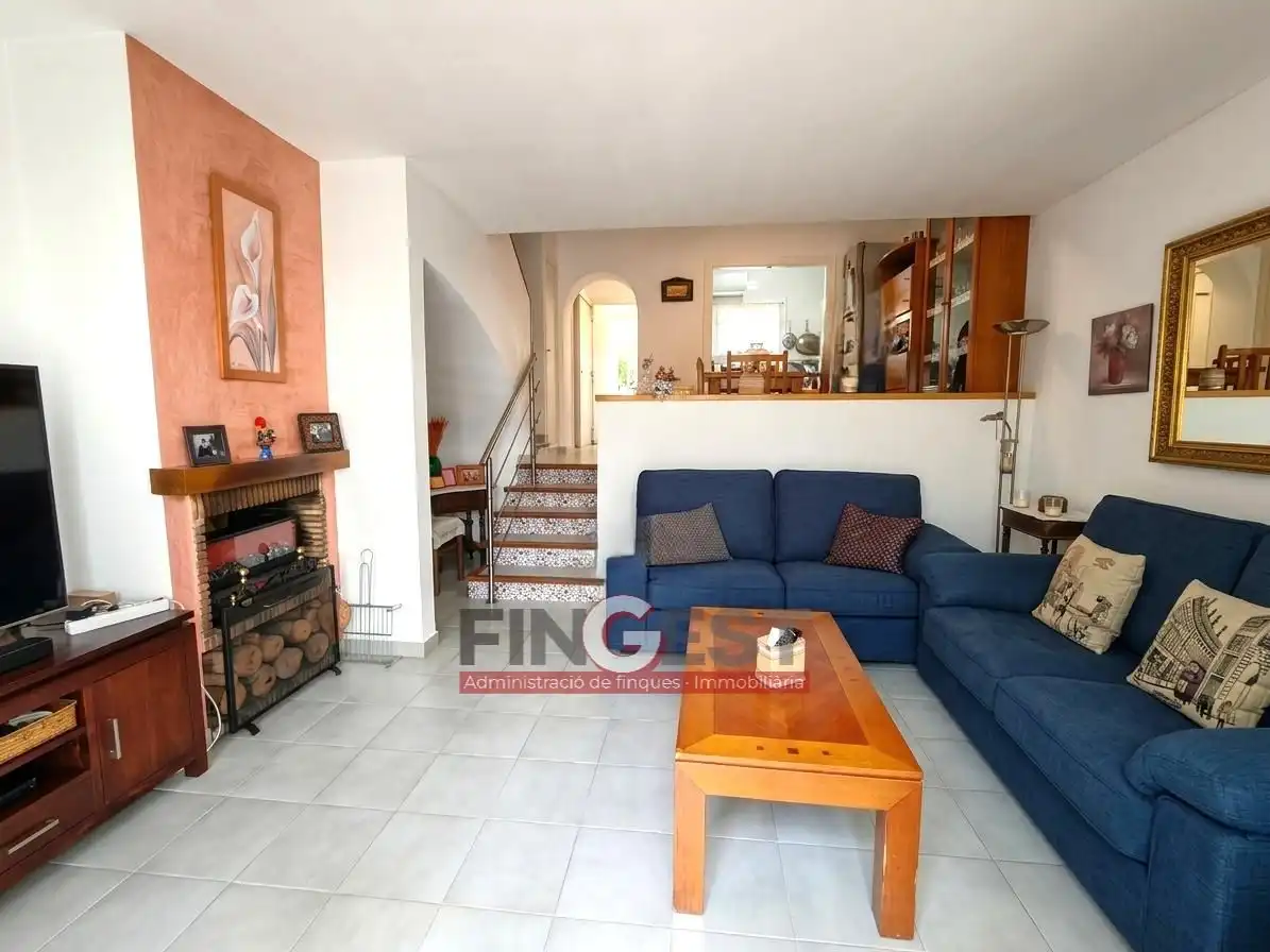 Sala d'estar de Casa o xalet en venda en Lloret de Mar amb Aire condicionat, Calefacció i Jardí privat