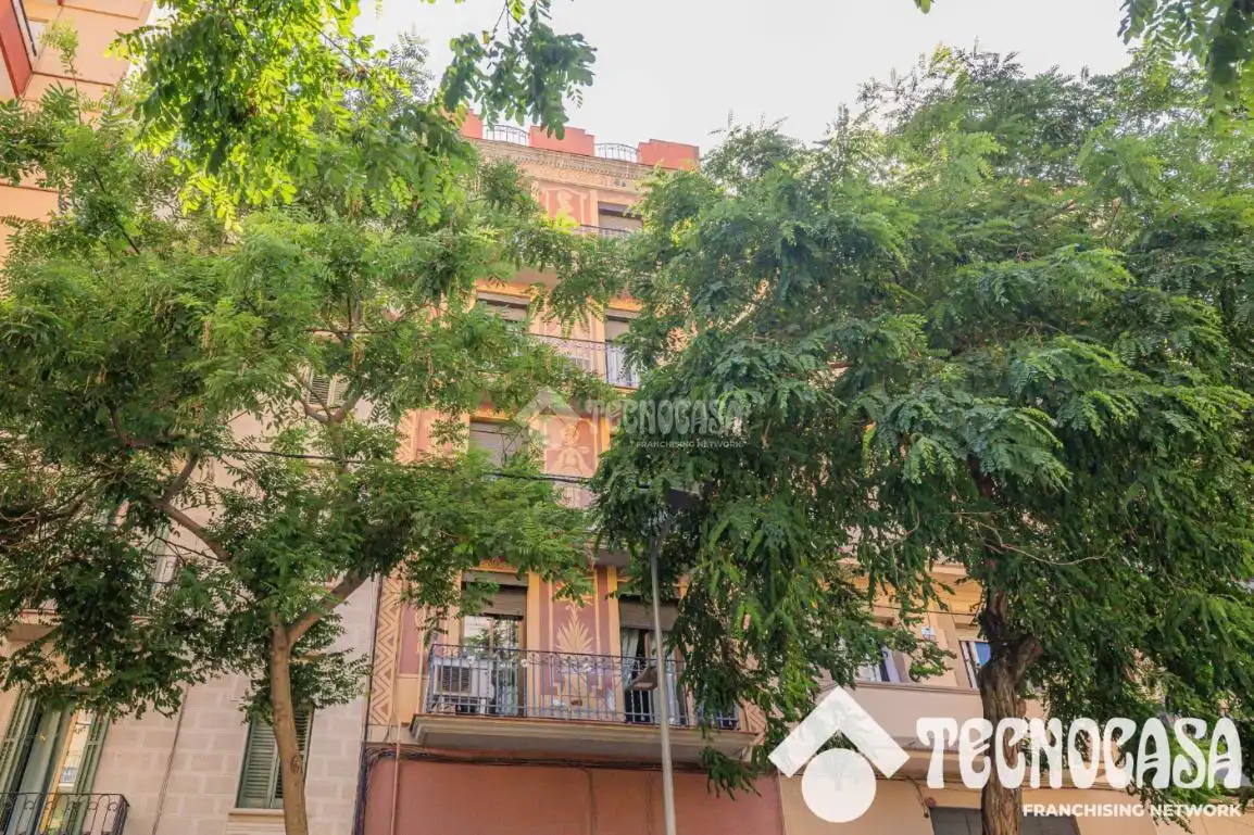 Vista exterior de Piso en venta en Barcelona con Balcón