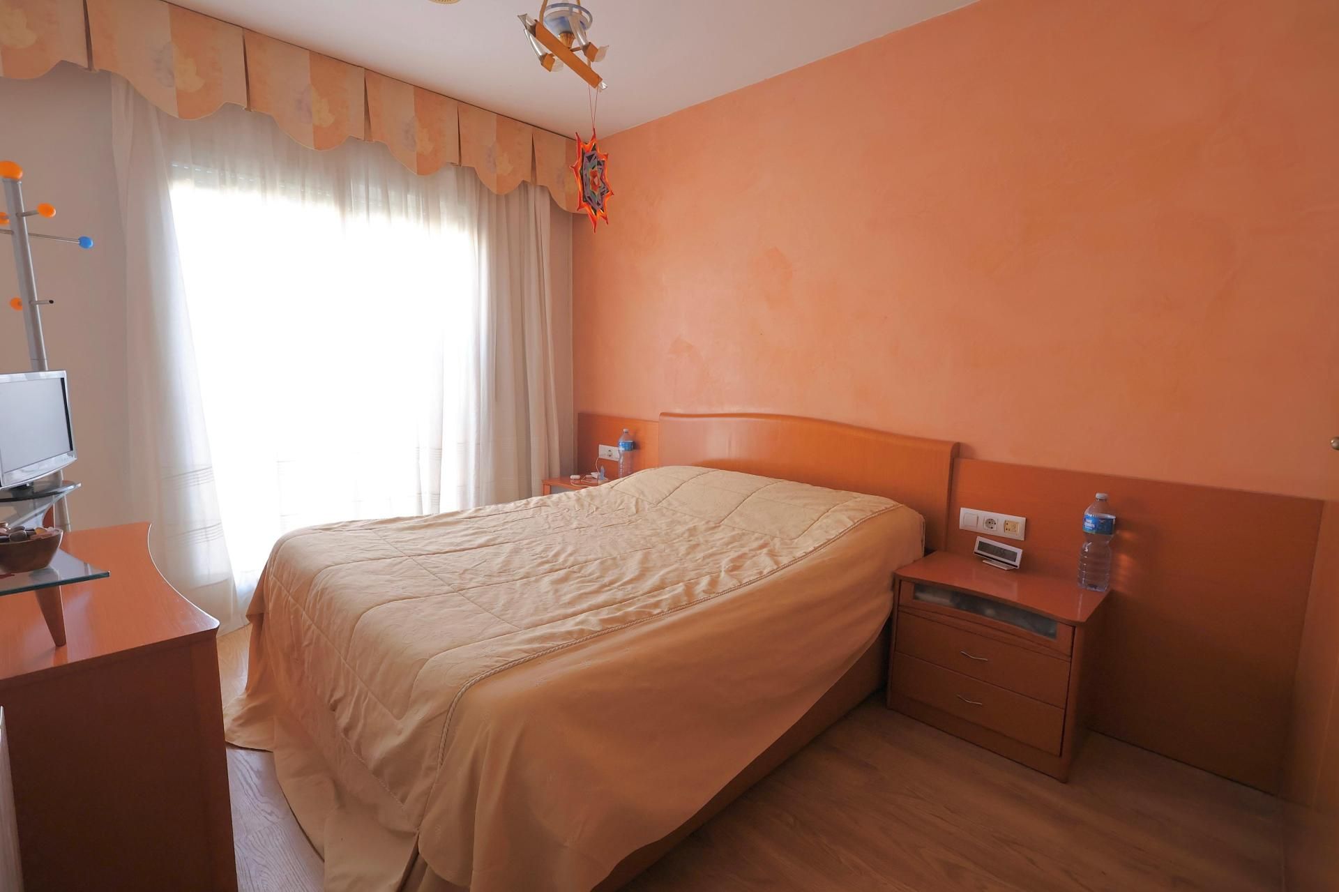 Dormitori de Pis en venda en Pineda de Mar amb Aire condicionat, Terrassa i Balcó